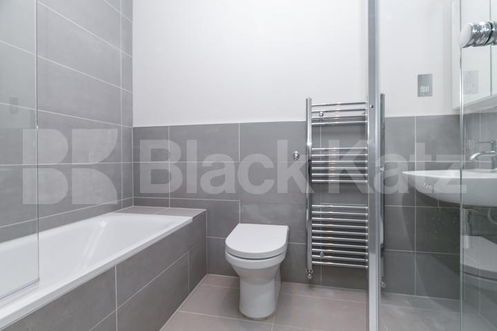 Stunning three bedroom warehouse apartment offering loft style features  Eagle House - Eagle Wharf Road, Old Street - Shoreditch Park